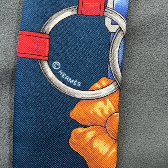 Hermes scarf 33x2”
Wore one time only, excellent condition - Picture 5 of 10